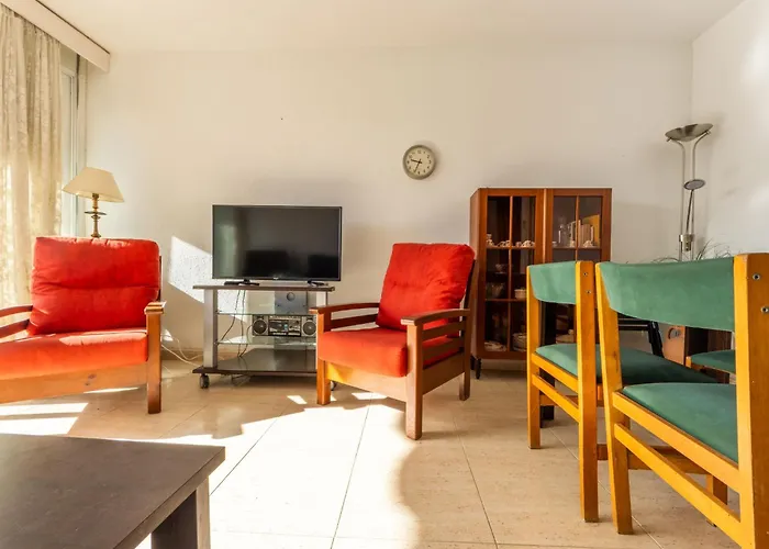 Pompeyo I By Interhome Cambrils